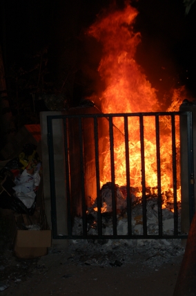 Feu de poubelles